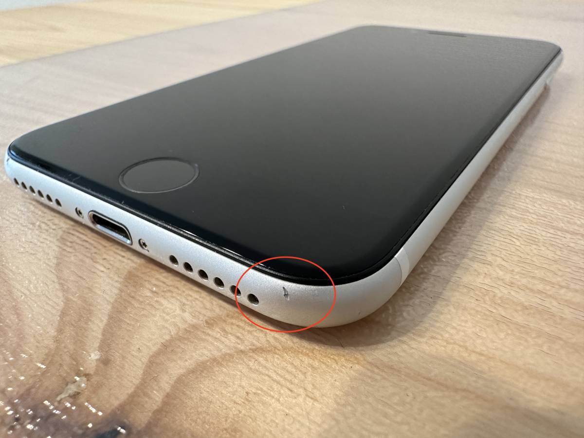 iPhoneSE 第2世代 128GB ホワイト/SIMフリー/本体のみ/背面一部ヒビ