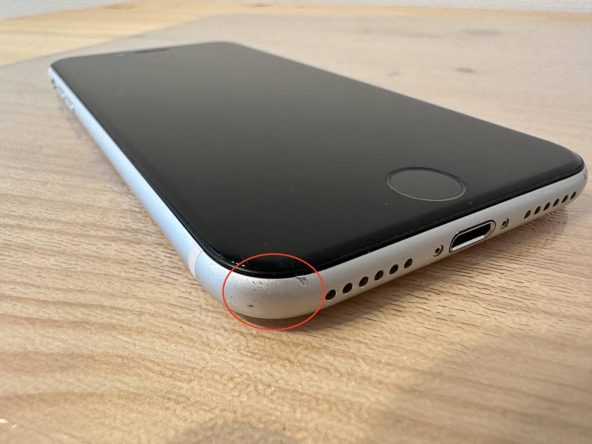iPhoneSE 第2世代 128GB ホワイト/SIMフリー/本体のみ/背面一部ヒビ