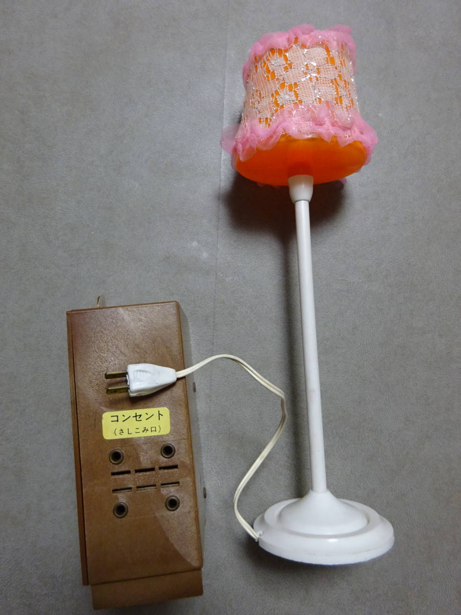 リカちゃん タカラ リカちゃんの白い白い家具セット サイドボード 白い白い家具セット - ダイニングテーブル 旧タカラ 白い白い家具 | 虹商店 タカラ(TAKARA)|リカちゃんの白い白い家具セット|ハードオフ公式通販 Tomy と 椅子 ドレッサー