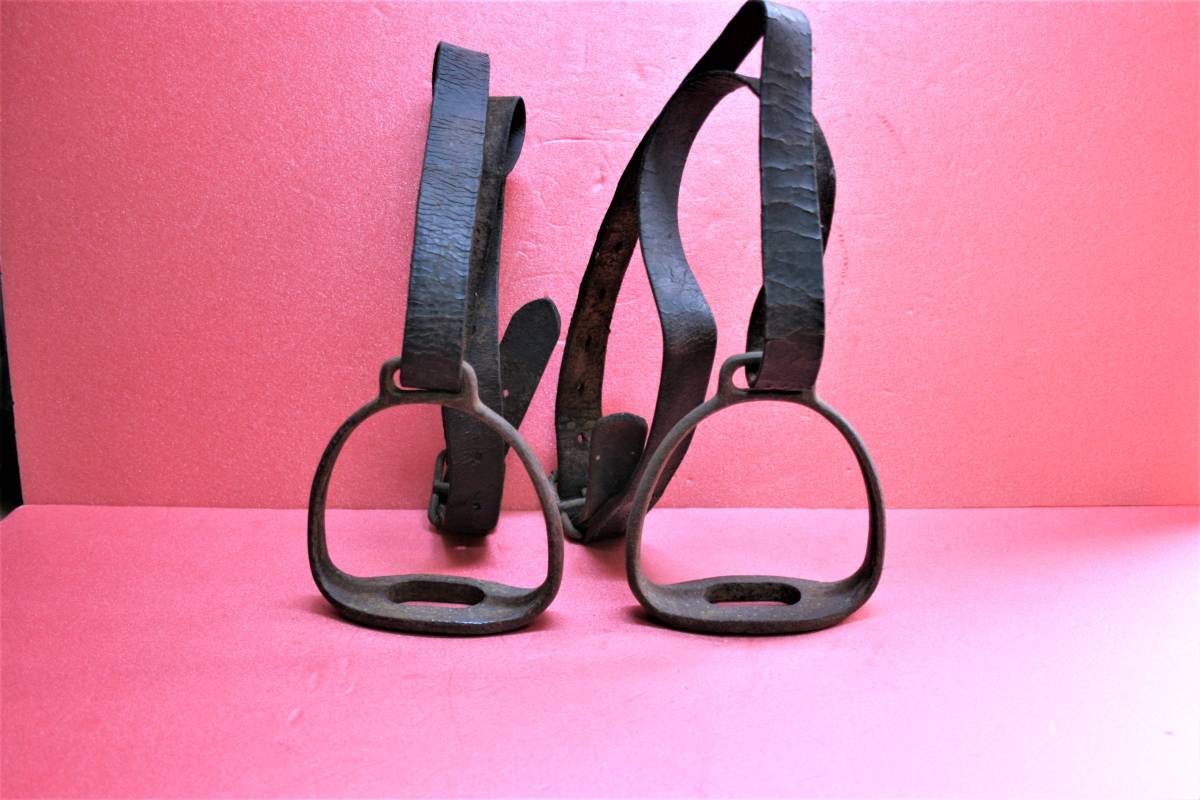 鉄製の鐙　　2点です_1