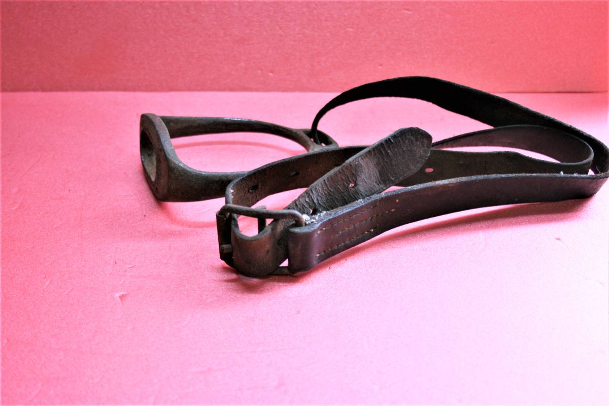 鉄製の鐙　　2点です_3