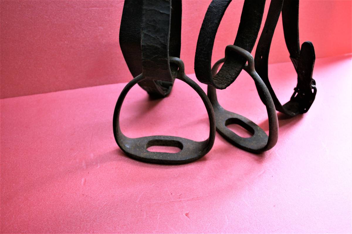 鉄製の鐙　　2点です_4