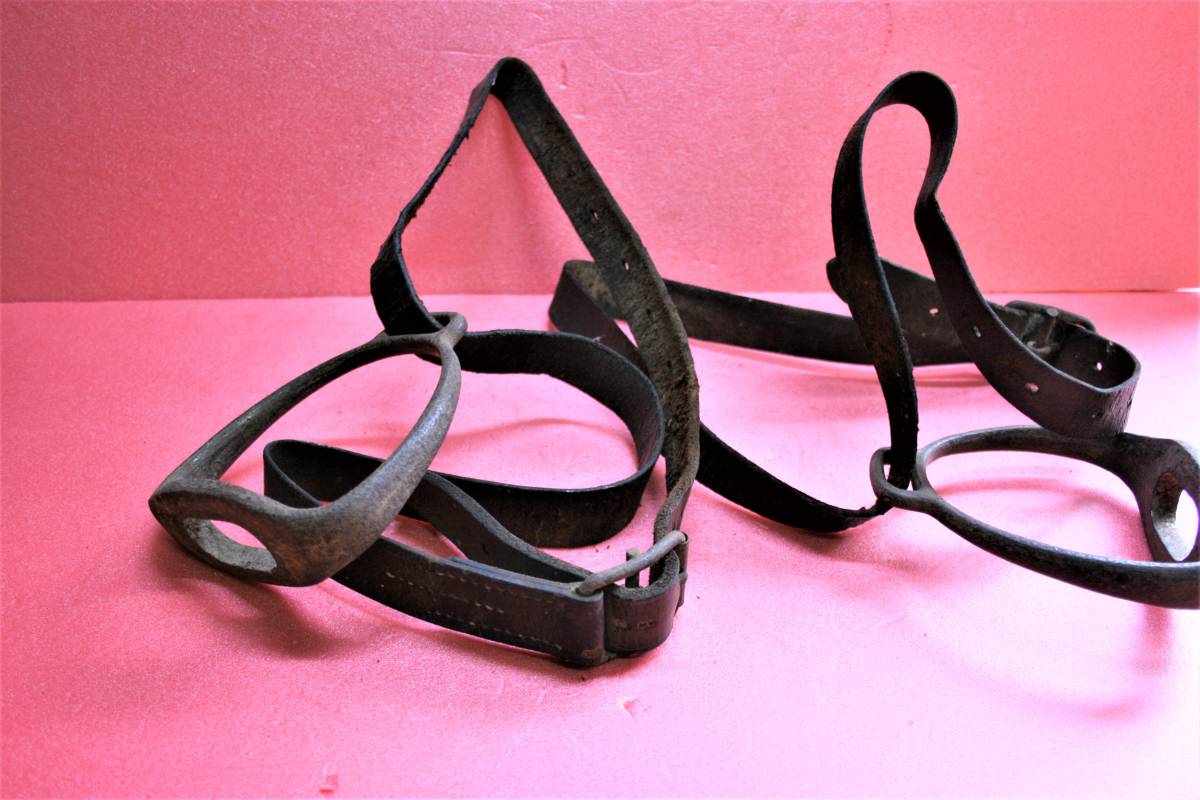 鉄製の鐙　　2点です_5