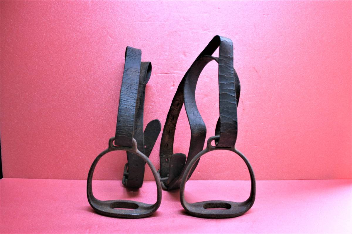 鉄製の鐙　　2点です_9