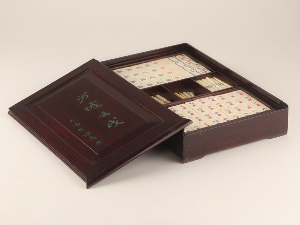 【骨董品】 麻雀牌　　練物牌　背竹牌　唐木箱　竹嵌　年代物　希少　アンティーク 麻雀牌 - Yahoo!オークション 背竹牌 骨董品 唐木箱 竹嵌 練物牌 年代