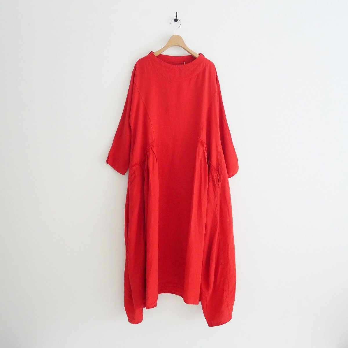 2022 / HALLELUJAH ハレルヤ / 004, Robe de Berger 羊飼いのリネン  