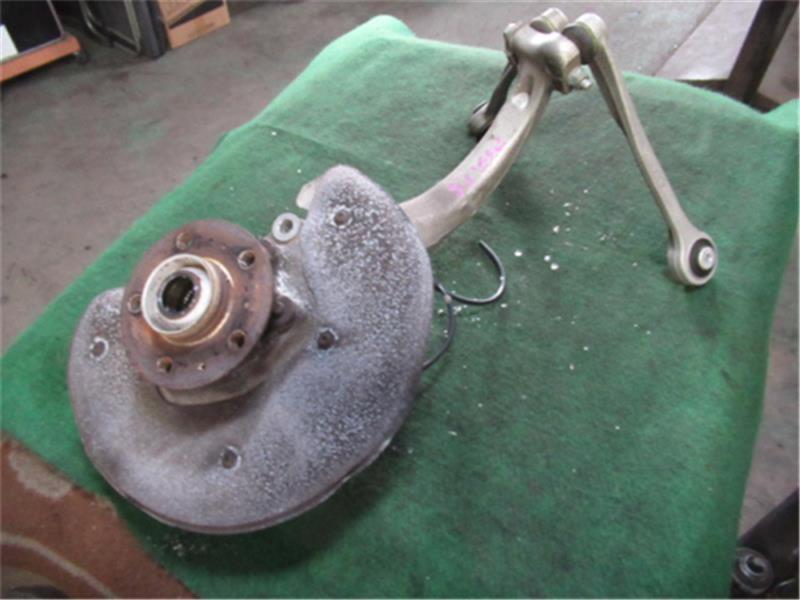 アウディ 純正 アウディA6 《 4GCHVS 》 右フロントナックルハブ P10300-22000040　