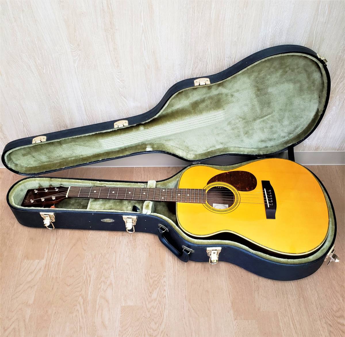 美品、アコースティックギターhistory(ハードケース付き)