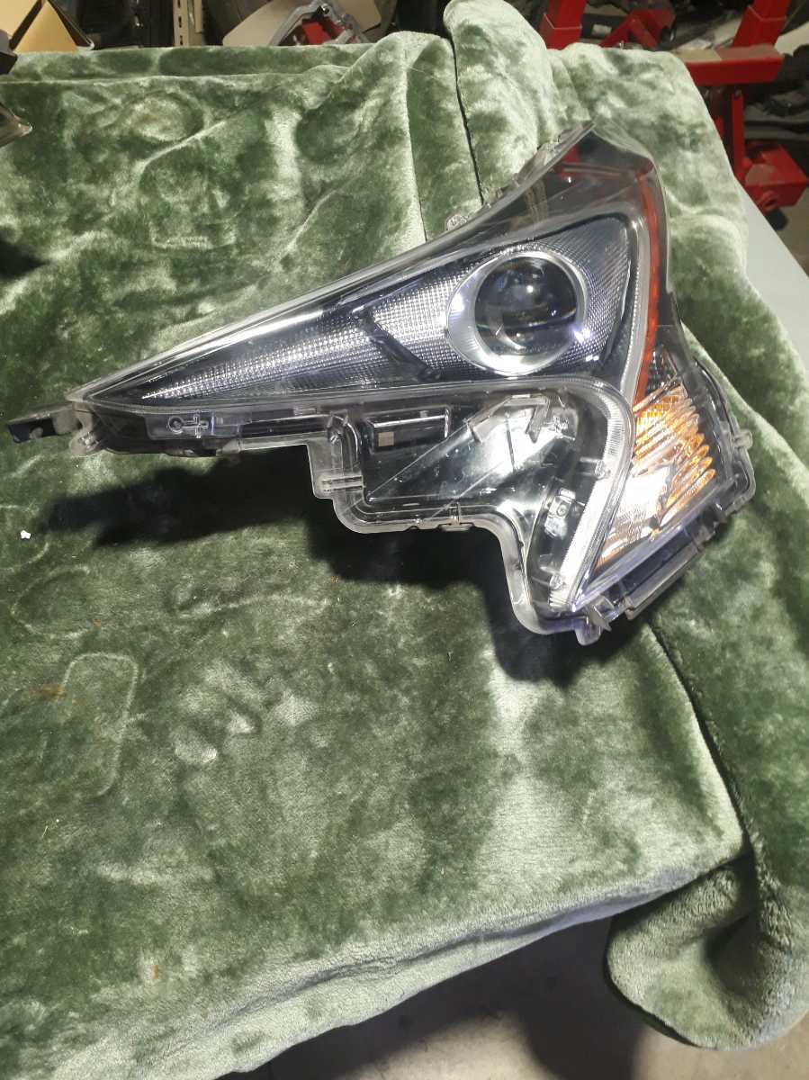 ZVW 50 プリウス PRIUS 純正 ヘッドライト 左 KOITO 47-75 プリウス