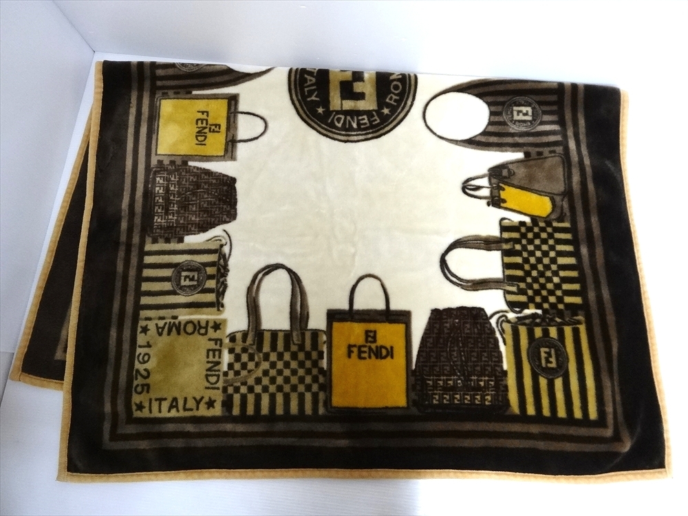 未使用 FENDI ニューマイヤーハーフ毛布 100×140㎝ アクリル 未使用 FENDI ニューマイヤーハーフ毛布 100×140 アクリル 毛布