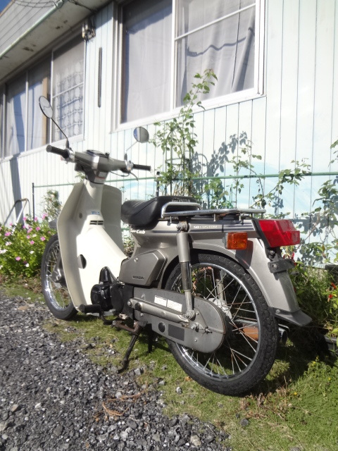 ベース車　スーパーカブ50カスタム　FI　AA01型　2008年モデル　低走行　実働　書付き　現状販売　静岡市清水区から スーパーカブ50 AA01 ホンダ 販売車両紹介ホンダ 2005年式 美車！エンジン好調、セル付き！スーパーカブ50カスタム