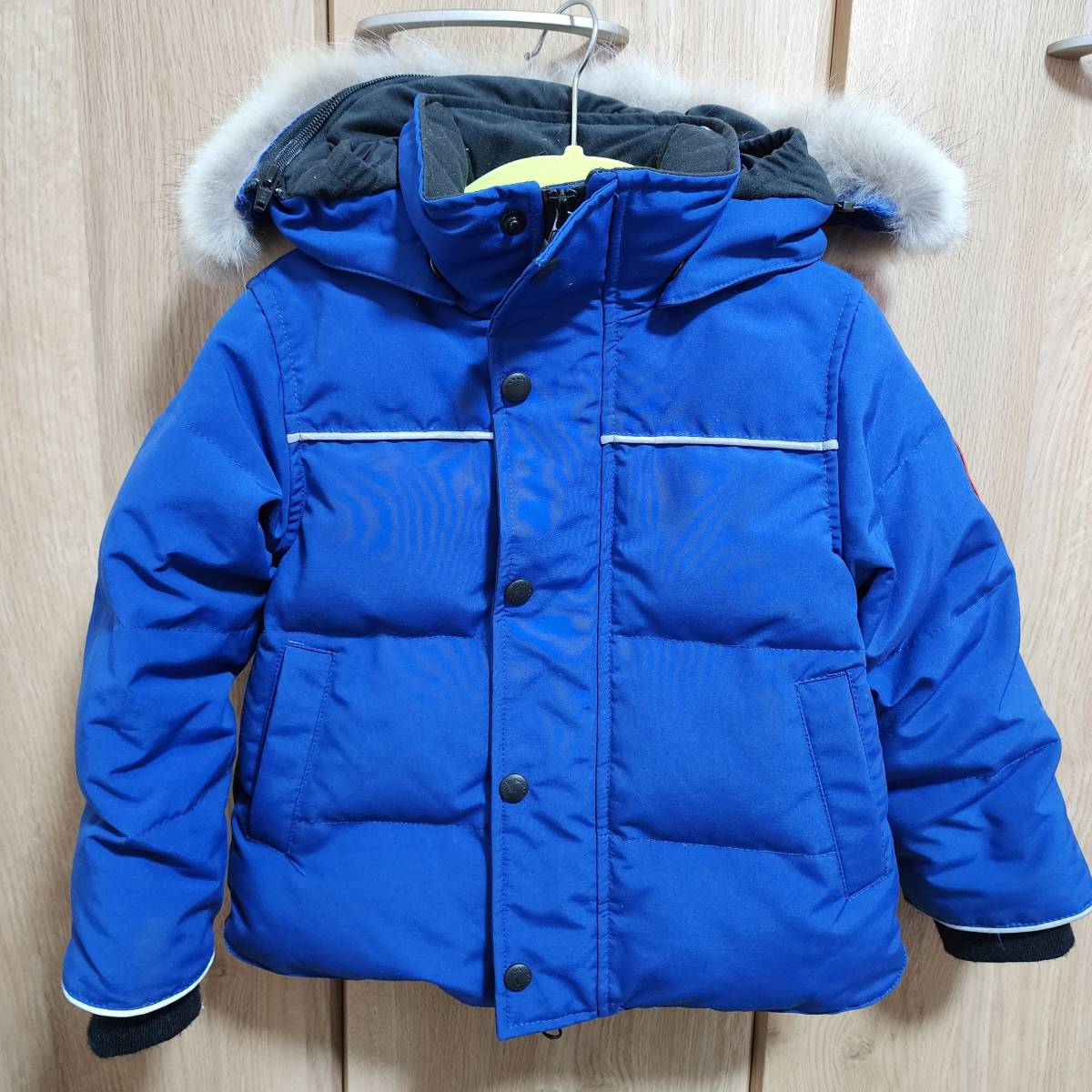 【大人気，定番人気】 １円 カナダグース 子供用 キッズ 2-3才 ダウンジャケット ファー付き ブルー(カナダグース)｜売買されたオークション情報、yahooの商品情報をアーカイブ公開 - オークファン カナダグース