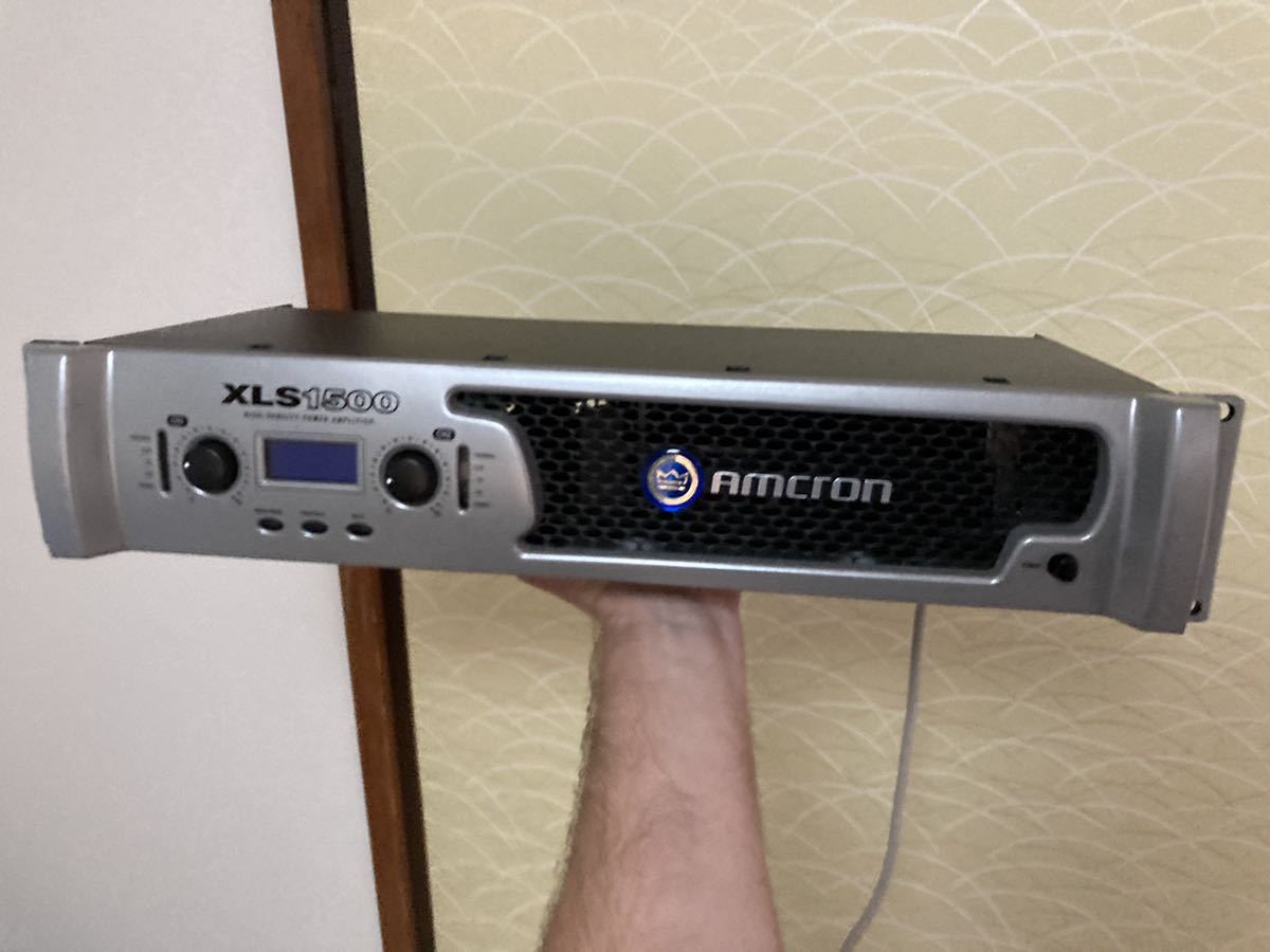 AMCRON XLS 1500軽くてパワーフルなアンプ。4KGくらい。8ohmsで300w +