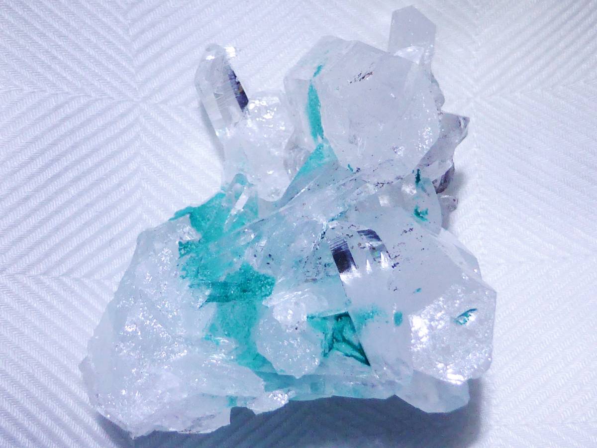  天然 クォーツ＆クリソコラ 水晶＆珪孔雀石 原石 18g(原石)｜売買されたオークション情報、yahooの商品情報をアーカイブ公開 - オークファン 原石