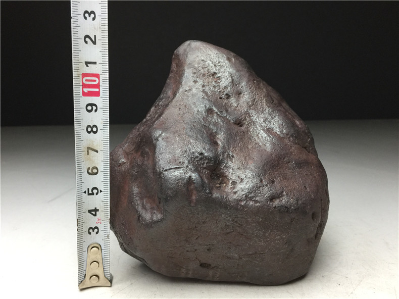 隕石・鉄隕石・磁石にくっつく・原石 マダガスカル 重さ約2049g