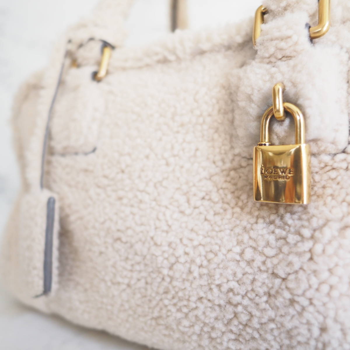 定価65万 超希少限定！ ロエベ LOEWE ムートンファー アマソナ28 
