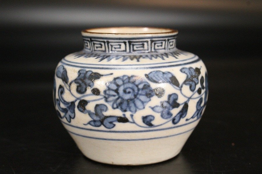 Yu Jen 故宫博物院 青花纏枝蓮托八吉祥紋瓶-宇珍國際