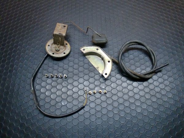 105 希少 超低走行 GSX250L 燃料センサー フューエルセンサー タンク