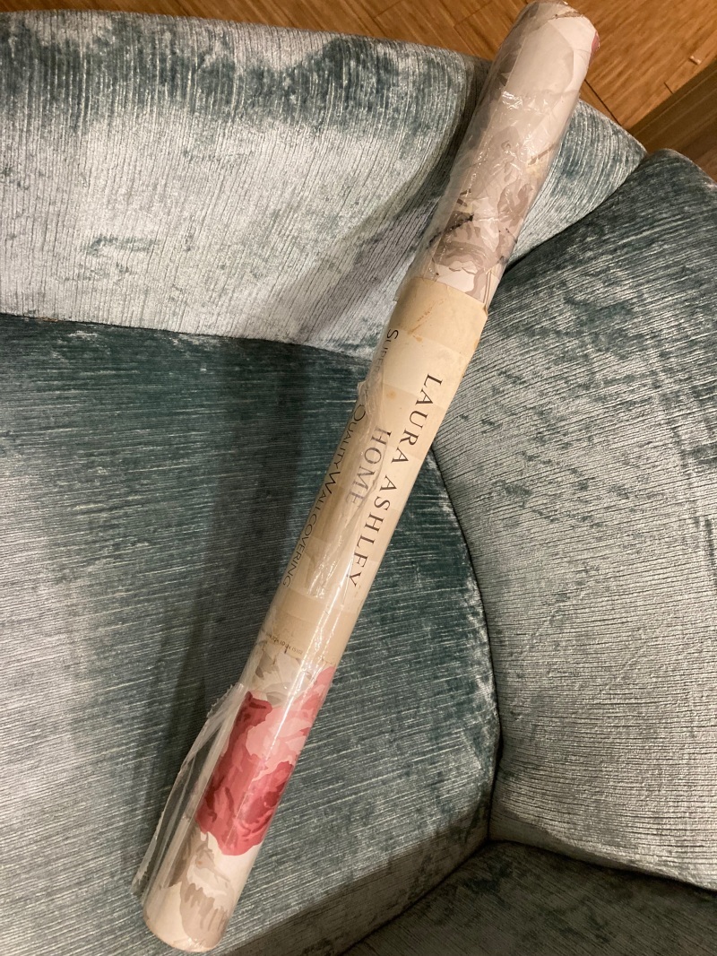  ２本 包装破れあり Laura Ashley ローラアシュレイ ロージズ カシス Roses 壁紙 輸入クロス イギリス製 廃盤 バラ模様(壁紙、クロス)｜売買されたオークション情報、yahooの商品情報をアーカイブ 内装材料一般