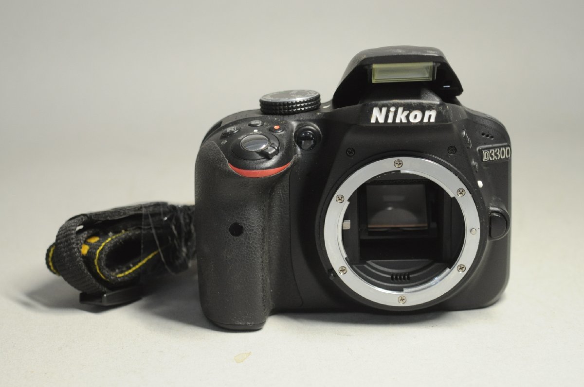 シャッター回数5923回】□ほぼ新品□ D3300 ボディ ブラック Nikon