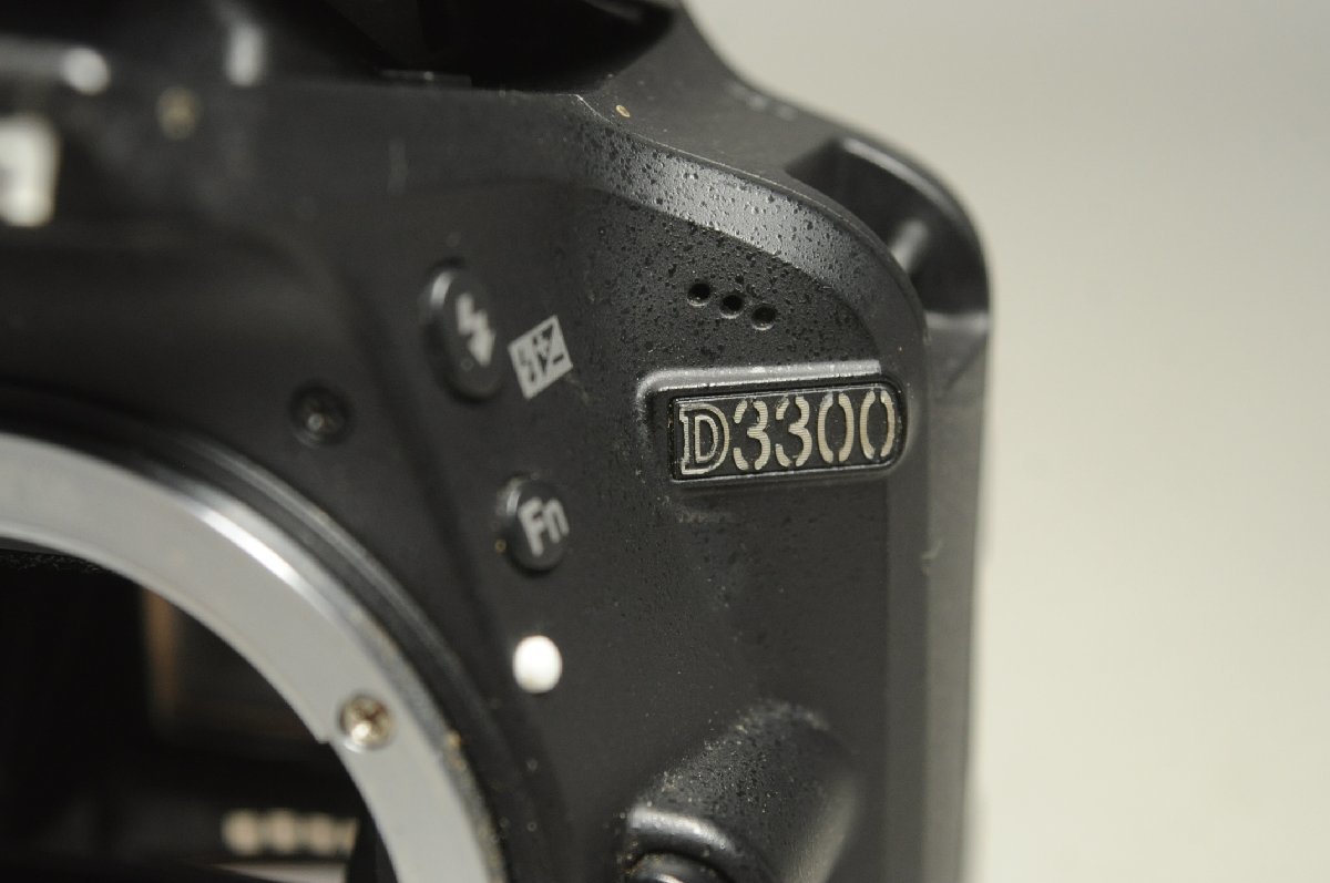 シャッター回数5923回】□ほぼ新品□ D3300 ボディ ブラック Nikon