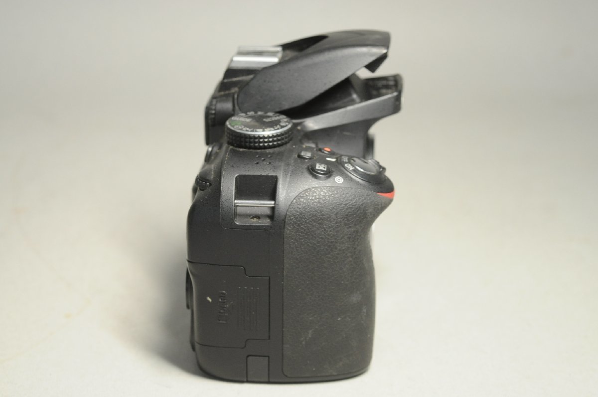 シャッター回数5923回】□ほぼ新品□ D3300 ボディ ブラック Nikon