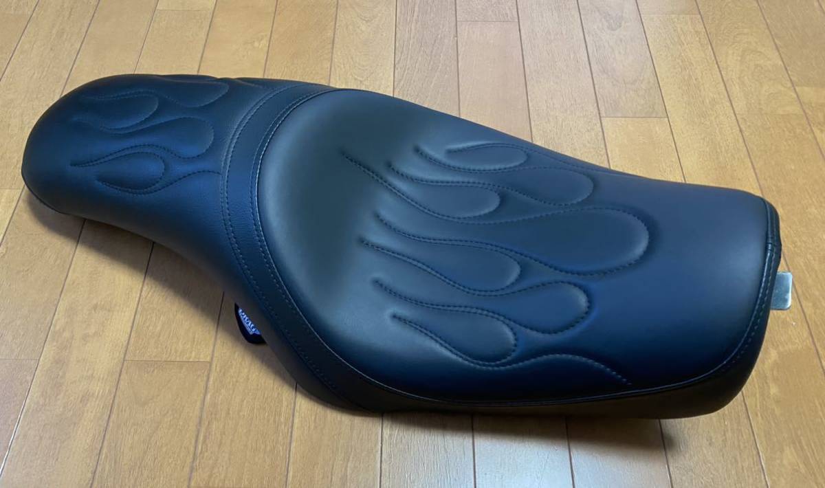 0804-0399 ドラッグスペシャリティーズ ダブルシート プレデター 04年以降 XL883 XL1200 スポーツスター ファイヤーパターン ドラッグスペシャリティーズ ダブル Drag XL1200T カフェスタイル (ダブルダイアモンド