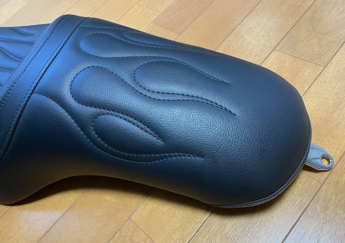 0804-0399 ドラッグスペシャリティーズ ダブルシート プレデター 04年以降 XL883 XL1200 スポーツスター ファイヤーパターン ドラッグスペシャリティーズ ダブル Drag XL1200T カフェスタイル (ダブルダイアモンド