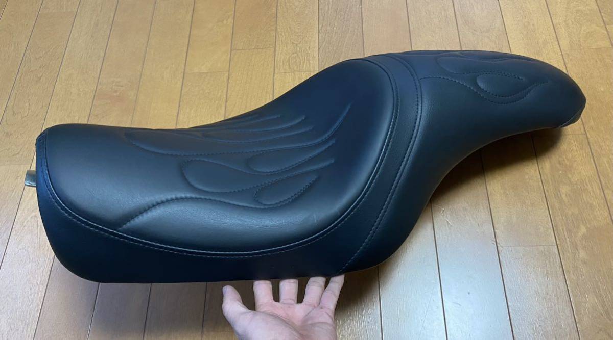 0804-0399 ドラッグスペシャリティーズ ダブルシート プレデター 04年以降 XL883 XL1200 スポーツスター ファイヤーパターン ドラッグスペシャリティーズ ダブル Drag XL1200T カフェスタイル (ダブルダイアモンド