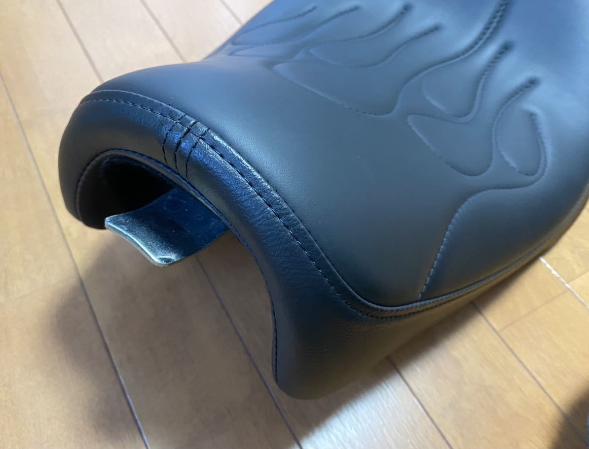 0804-0399 ドラッグスペシャリティーズ ダブルシート プレデター 04年以降 XL883 XL1200 スポーツスター ファイヤーパターン ドラッグスペシャリティーズ ダブル Drag XL1200T カフェスタイル (ダブルダイアモンド