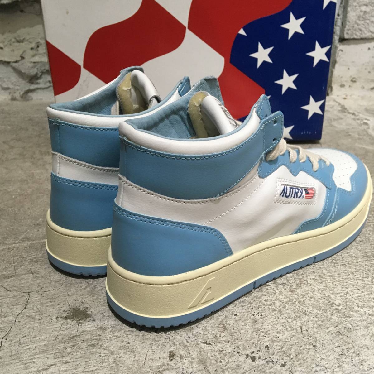 ほぼ未使用 AUTRY MEDALIST BICOLOR UP AUMM WB08 オートリー  