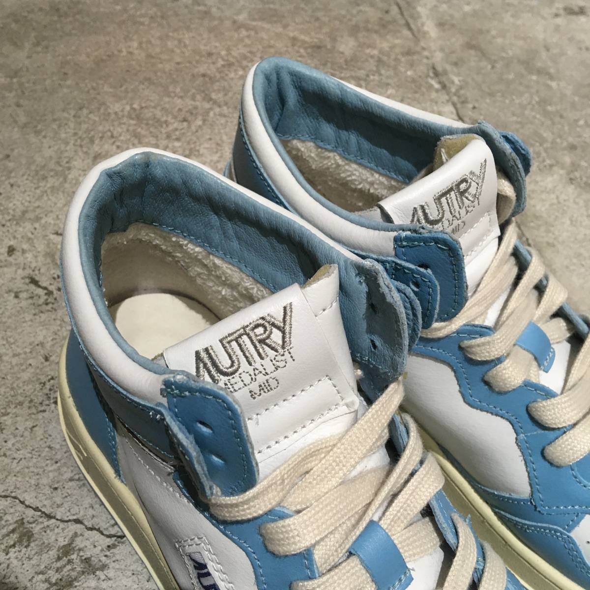 ほぼ未使用 AUTRY MEDALIST BICOLOR UP AUMM WB08 オートリー  