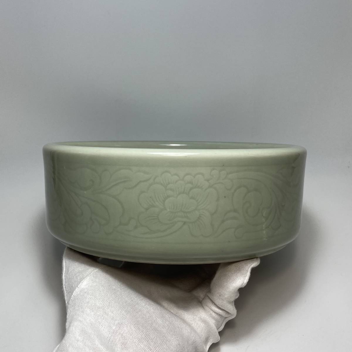 中国美術　豆青釉　青瓷花卉紋筆洗