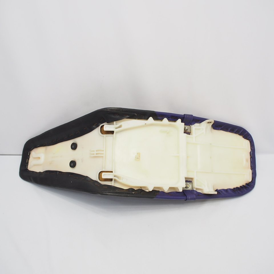 取り付けOK! CRM250R CRM250AR MD24 MD32 純正シート KAE KAEJ(純正品