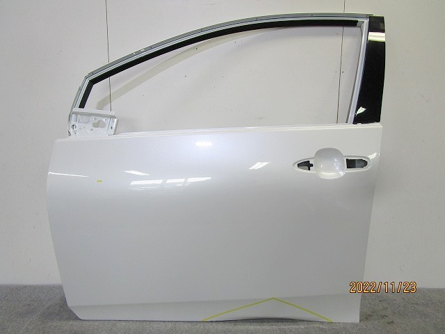 プリウス/プリウスPHV ZVW50/ZVW51/ZVW55 ZVW52 左フロントドア/助手席ドア ▼26119/51/あ