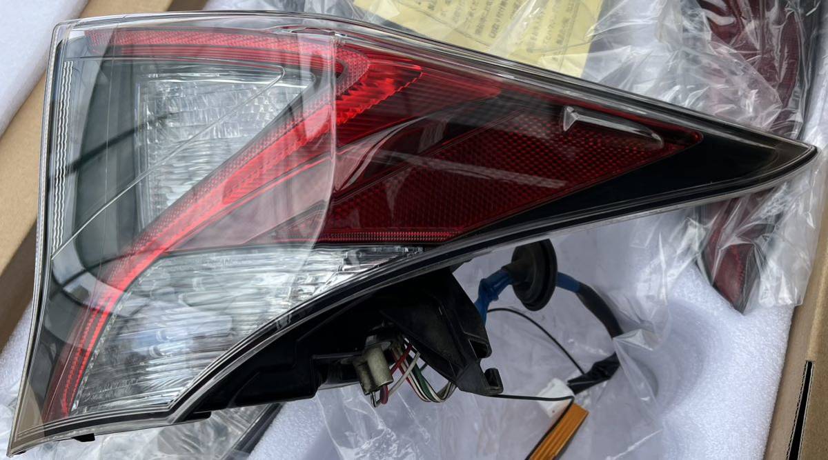 新作入荷，送料無料 プリウス 50系 ZVW51 右テールランプ