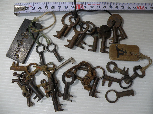 62 錠前 鍵 まとめて ジャンク品 / 和鍵 蔵鍵 蔵戸 カギ 古道具 鉄サビ