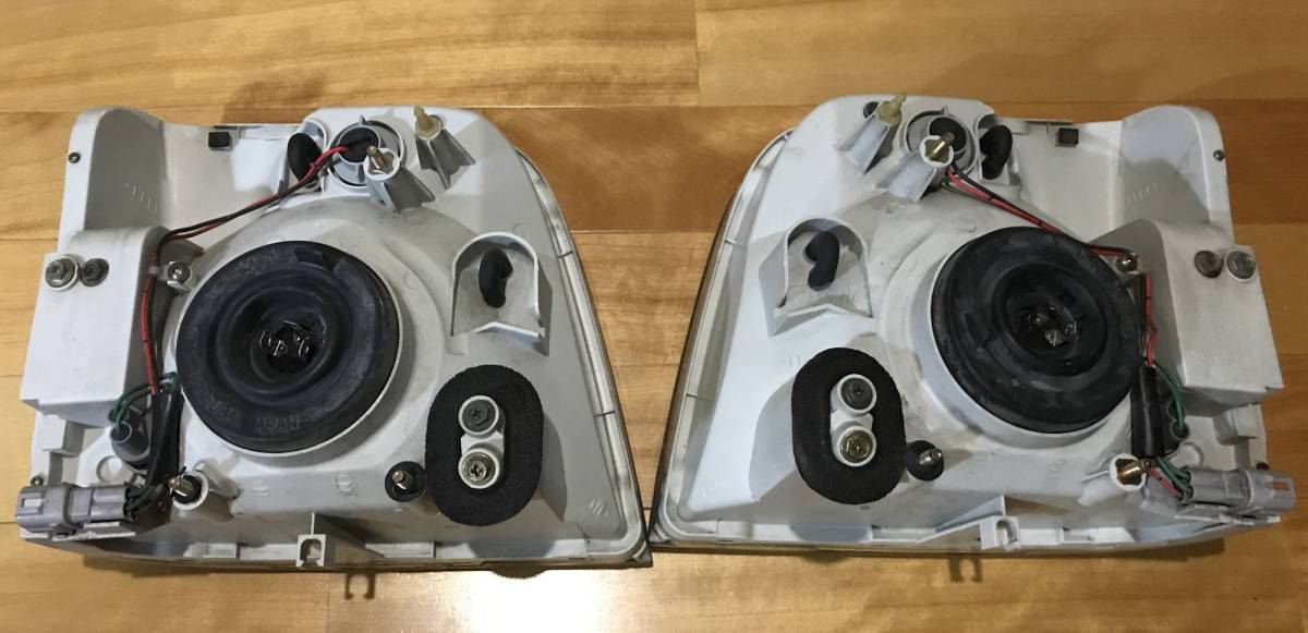サンバー　スバル　ヘッドライト 左右セット　レベライザー スバル サンバー ヘッドランプ左右【中古】※レベリング機能無し 2026年