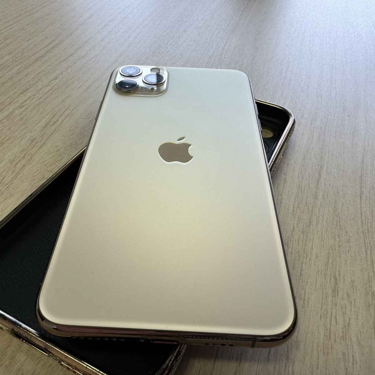【美品】 １円スタート iPhone11 proMAX 256GB SIMフリー ゴールド appleストア 購入品 256GB iPhone Pro スペースグレー 美品Apple 中古一覧｜SIMフリー・キャリア