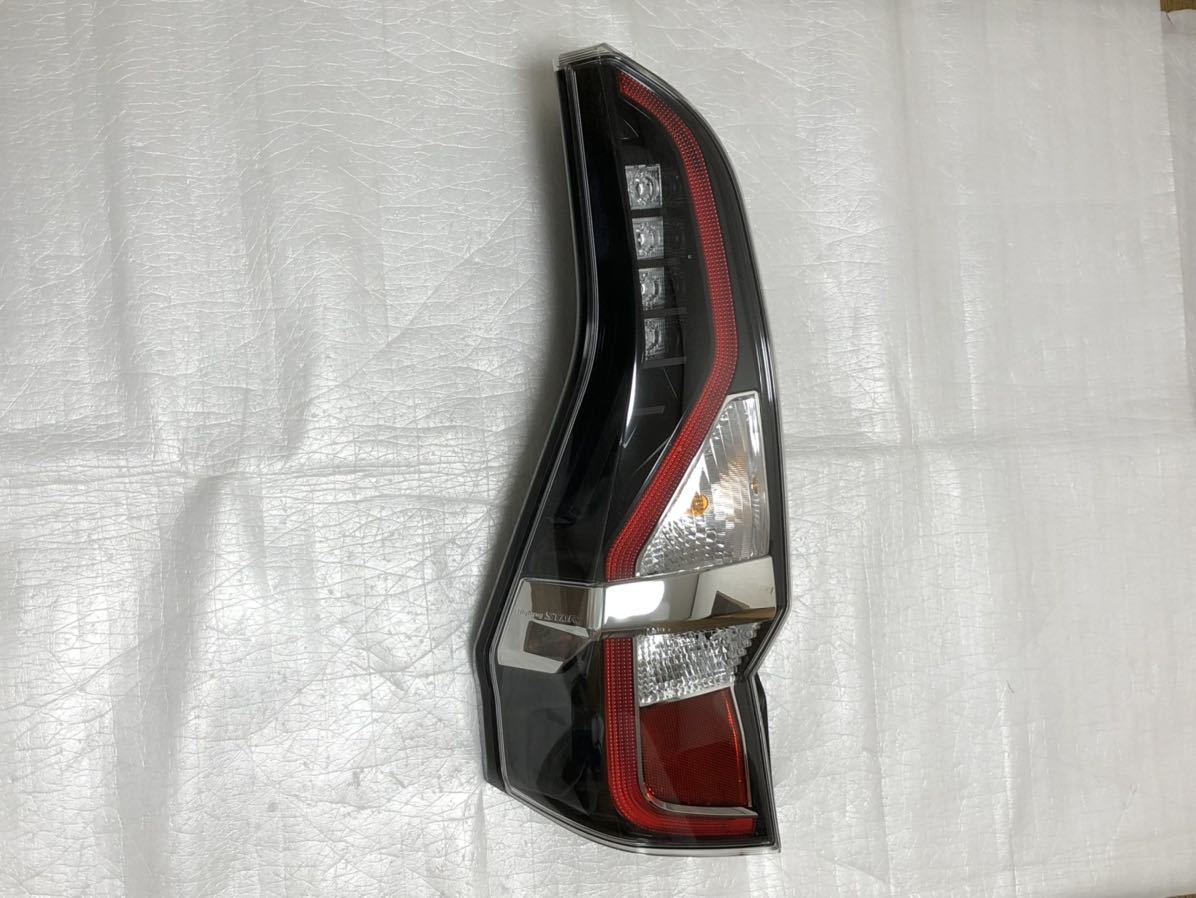 C27セレナハイウェイスター後期左テールランプ美品 配線付属KOITO 220