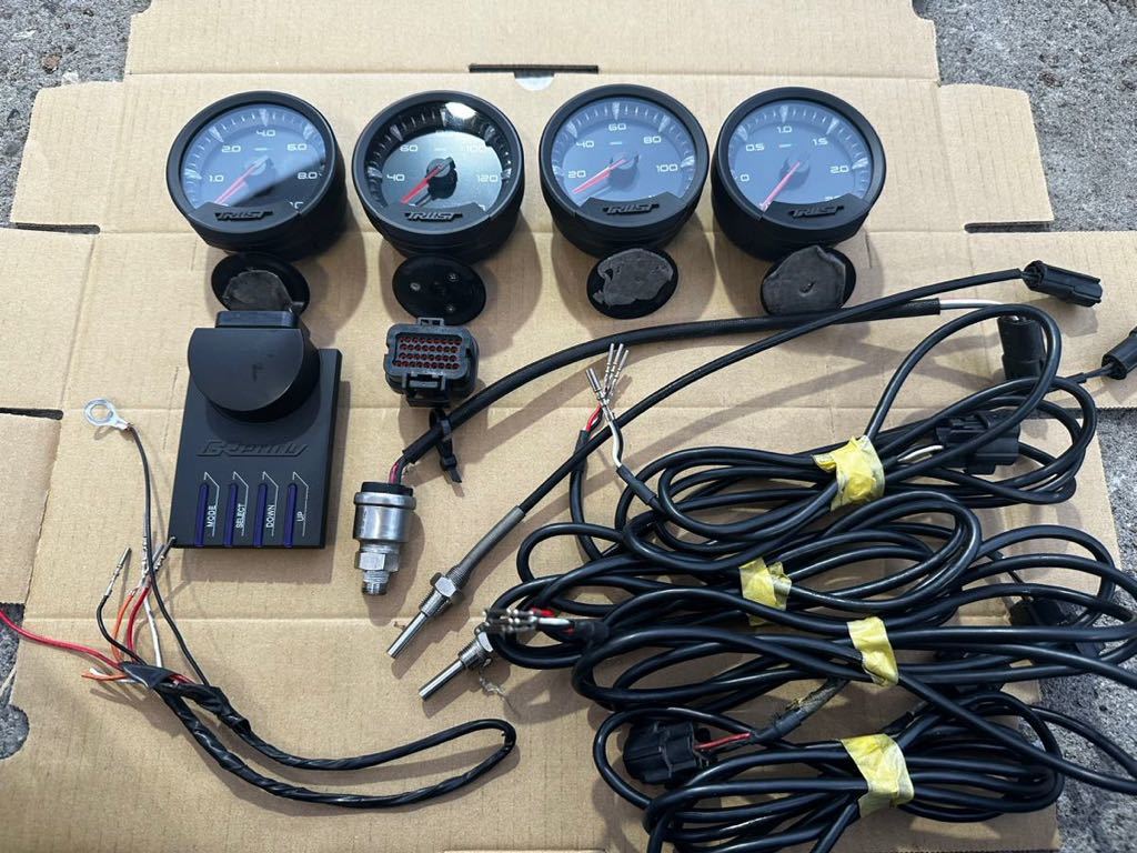 激安大特価，大得価 TRUST トラスト sirius meter シリウス 水温 油温 油圧 ブースト計 ブースト圧力センサー欠品 4連メーター(追加メーター)｜売買されたオークション情報、yahooの商品情報をアーカイブ公開 - オーク 追加メーター
