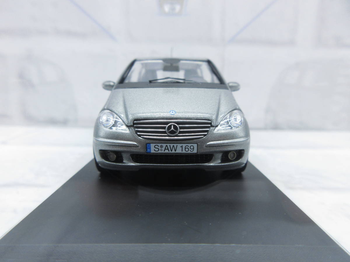 1⁄43 ベンツ 2代目GLAクラス ベンツ GLA ディーラー特注 ミニカー