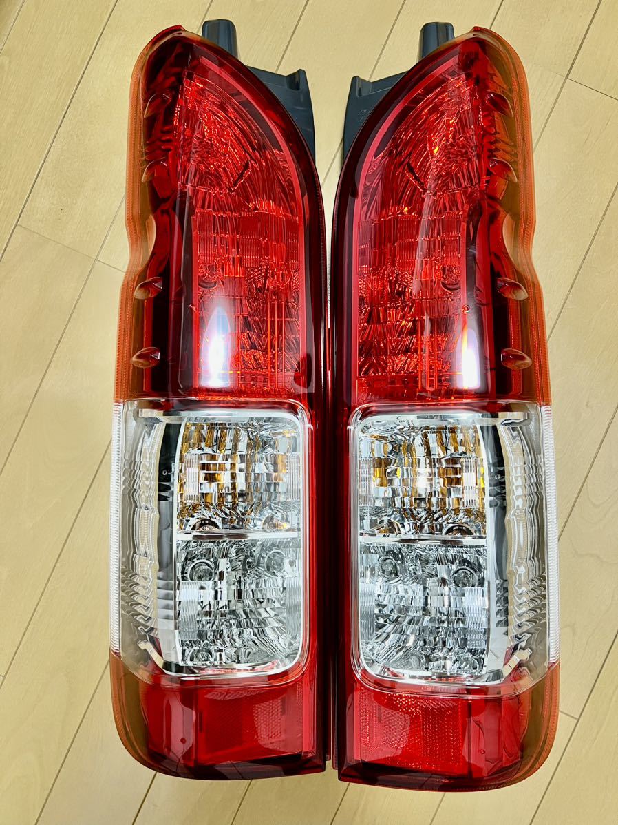ハイエース 200系 新車 未登録 外し テールランプ レジアスエース