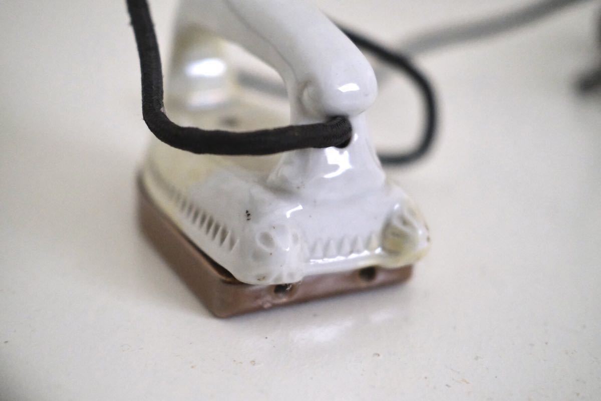 陶器製電気アイロン　昭和レトロ アンティーク　PAT万年　珍品 戦中 陶器製アイロン 万年 昭和初期 統制陶器陶製磁器白磁軍物代用品