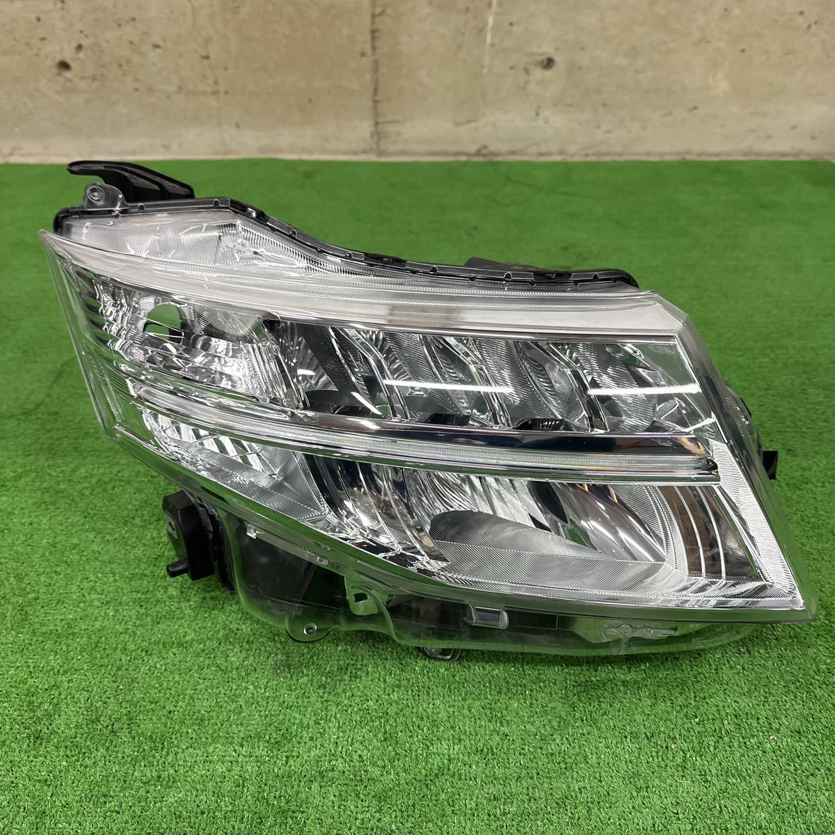 10、トヨタ ルーミー M900A M910A 前期 純正 右側 LED ヘッドライト