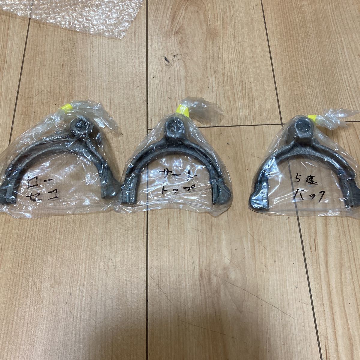 56 トヨタ純正新品Ｔ５０ミッションのシフトフォーク TA22 TA27 TE27 2TG 0 TA22 TA27 シフトフォーク交換セット(ミッションOH) | ナカヤマレーシング