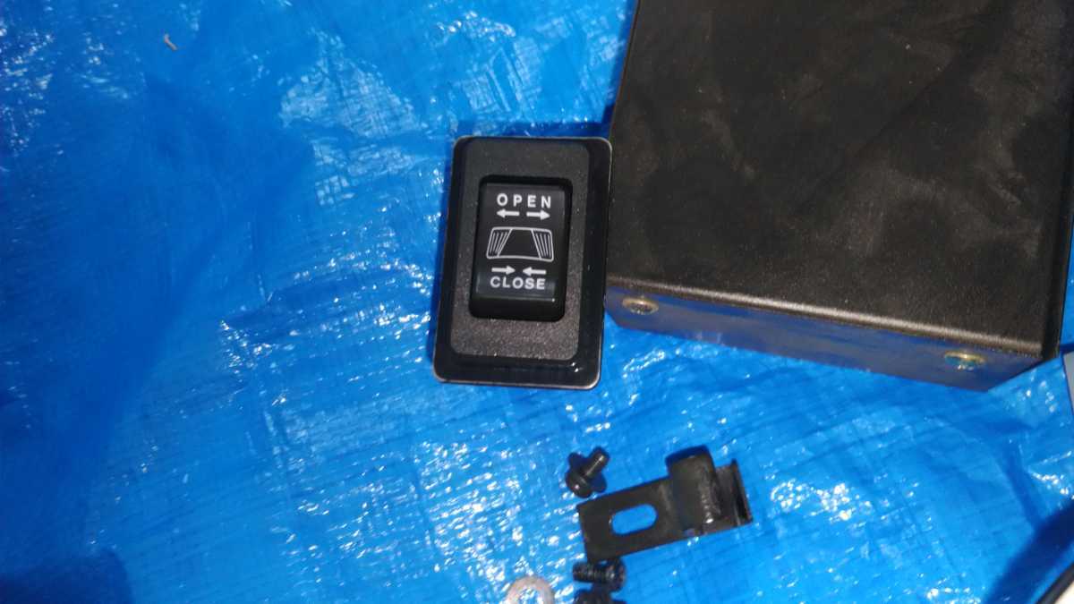 Y31セドリックセダンより取り外し 純正電動リアカーテン グロリア 