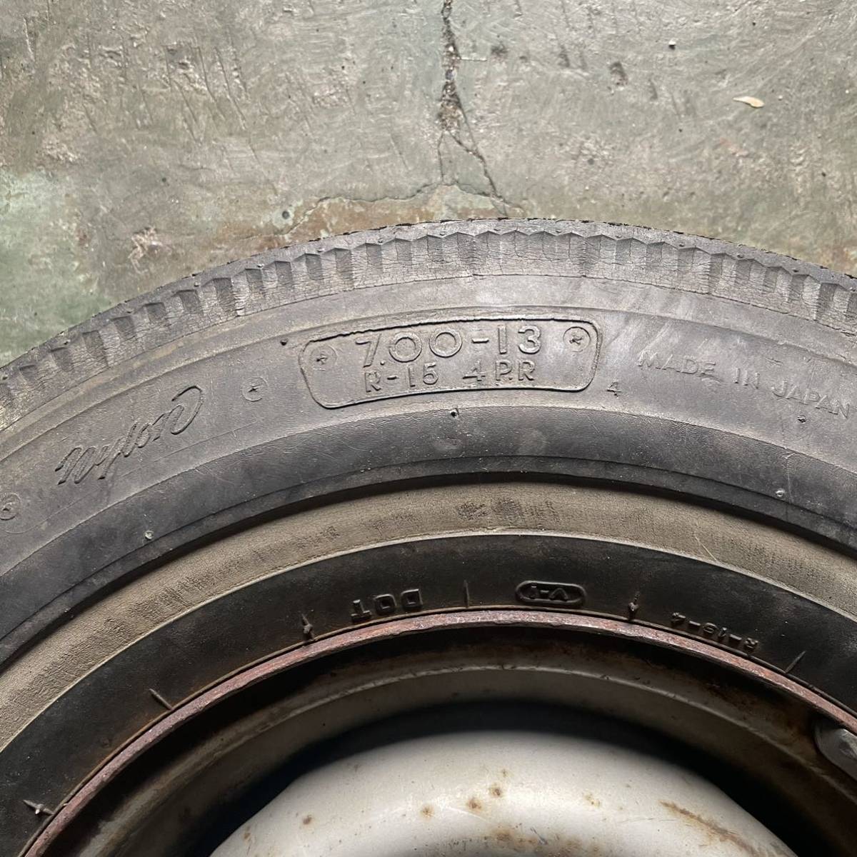 旧車 13インチ 114.3×5H 爪付き OHTSUタイヤ 7.00-13 1本のみ クラウン セドリック等 ホワイトリボン ホイール - 2026年最新Yahoo!オークション | Z900RS 1本