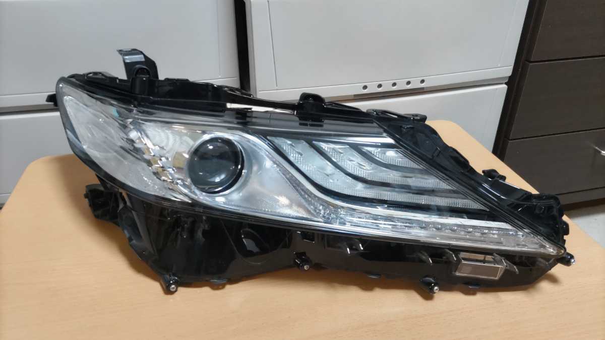 70 カムリ　右　ヘッドライト　前期　LED コイト33-233　刻印Y