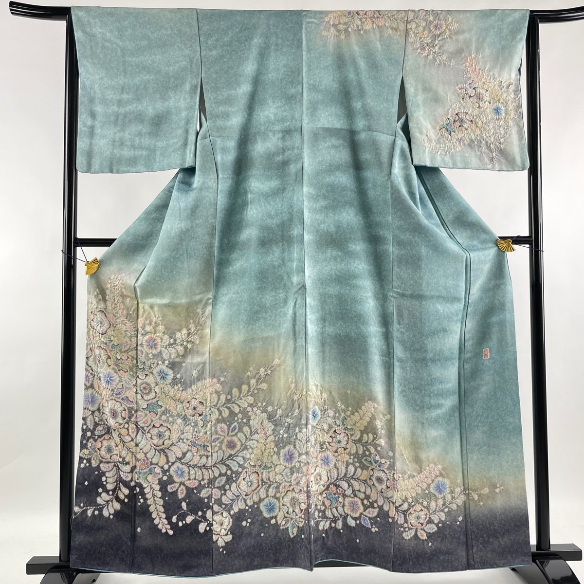 驚きの破格値，限定セール 訪問着 名品 翠山工房 落款 辻が花 銀通し ぼかし 水色 袷 身丈160cm 裄丈64.5cm M 正絹(仕立て上がり)｜売買されたオークション情報、yahooの商品情報をアーカイブ公開 - オークファン 仕立て上がり